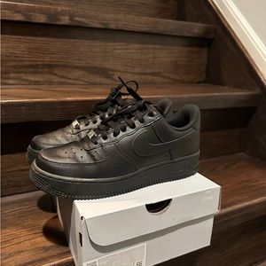 Nike Air Force 1. Colour- black